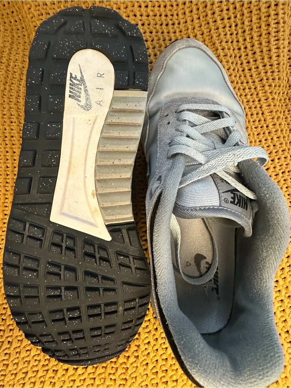 Nike Men’s (GOLF AIR PEGASUS 89) Light Gray and Black Suede-Accent Sneakers